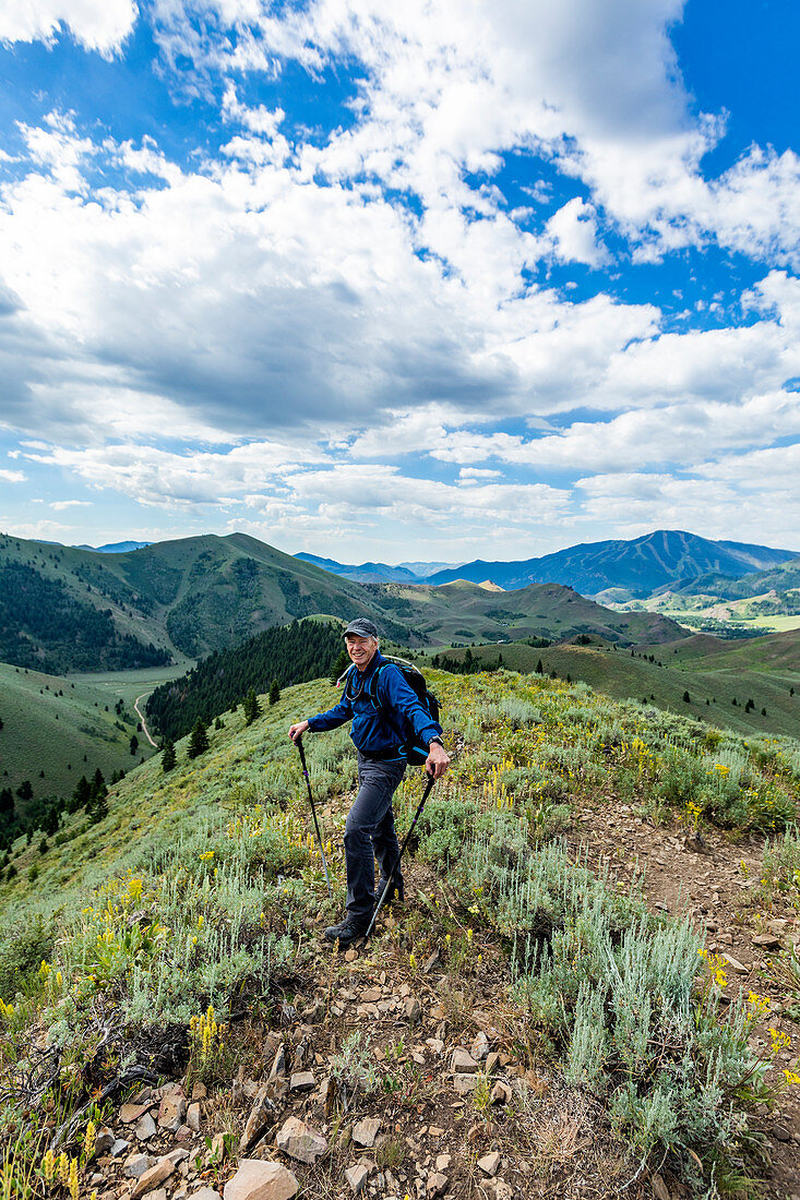 Lächelnder älterer Mann in Sun Valley, Idaho, USA