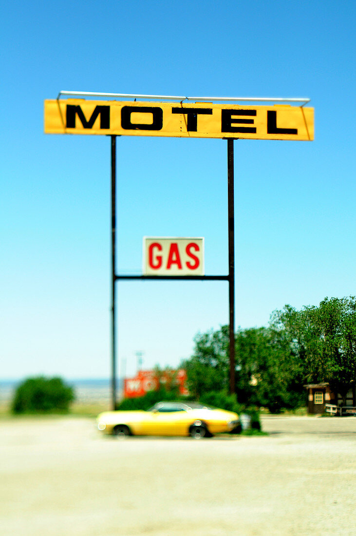 Alte Motel und Gasschilder, Moriarty, New Mexico, USA