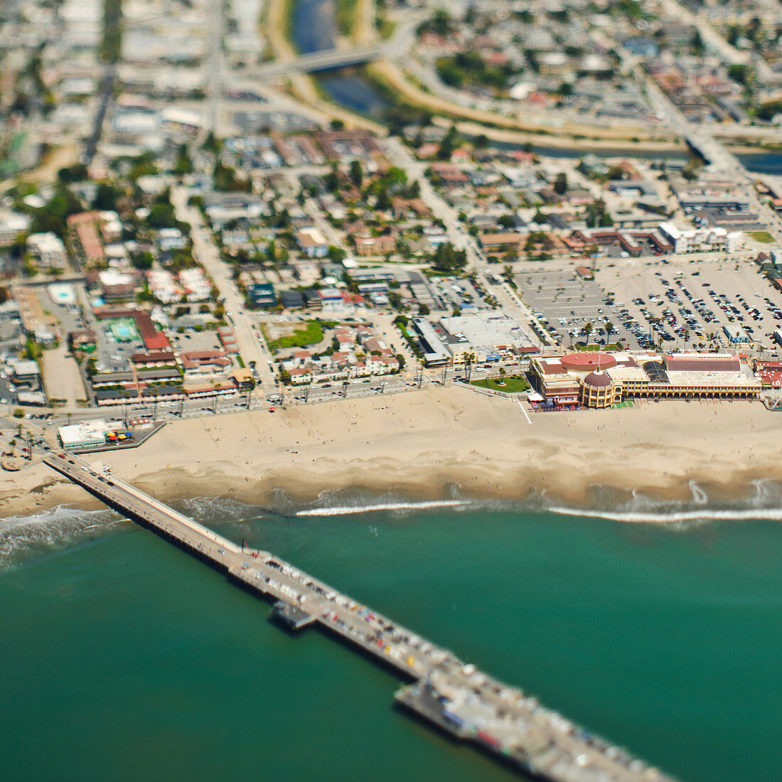 Küstengemeinde und Brücke, Santa Cruz, Kalifornien, USA