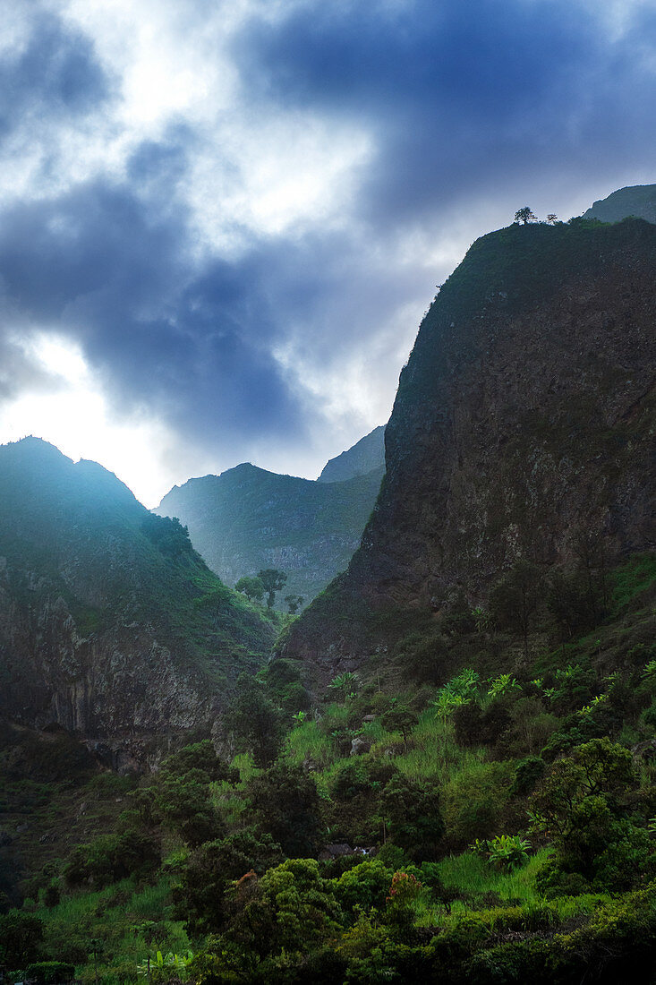 Kap Verde, Insel Santo Antao, Landschaft mit Bergen