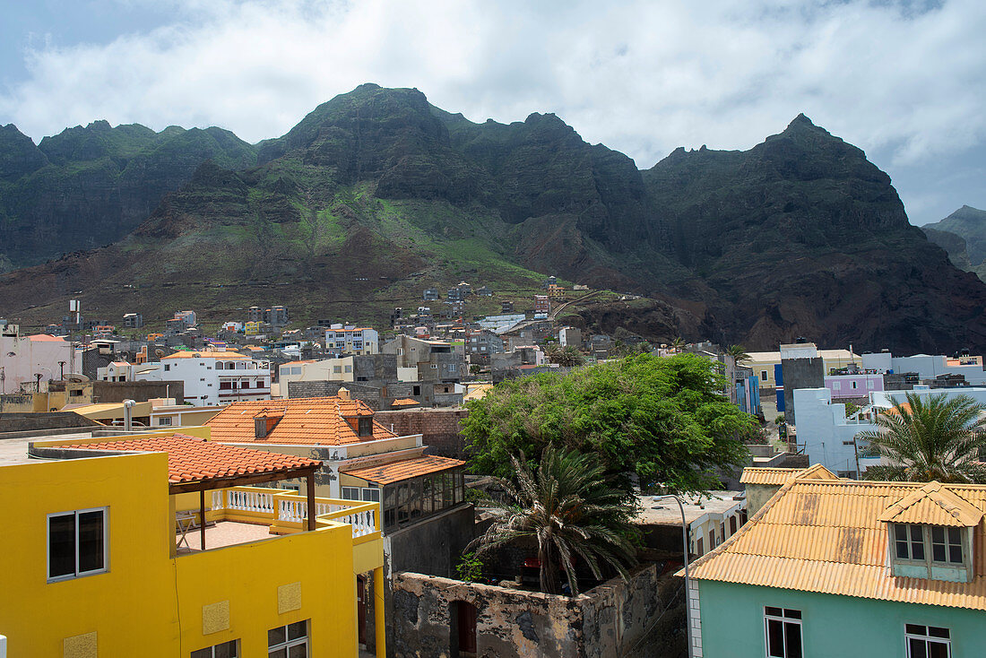Kap Verde, Insel Santo Antao, typische Häuser mit Dachterrasse