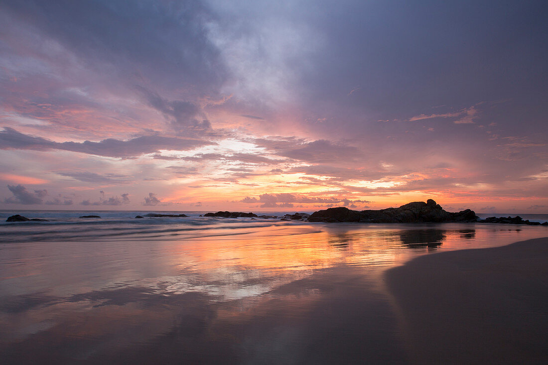 Sonnenuntergang am Strand von Bentota, Sri Lanka