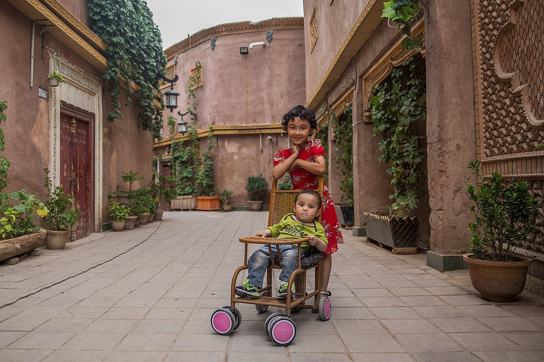 Children in the old town of Kashgar, China, Asia