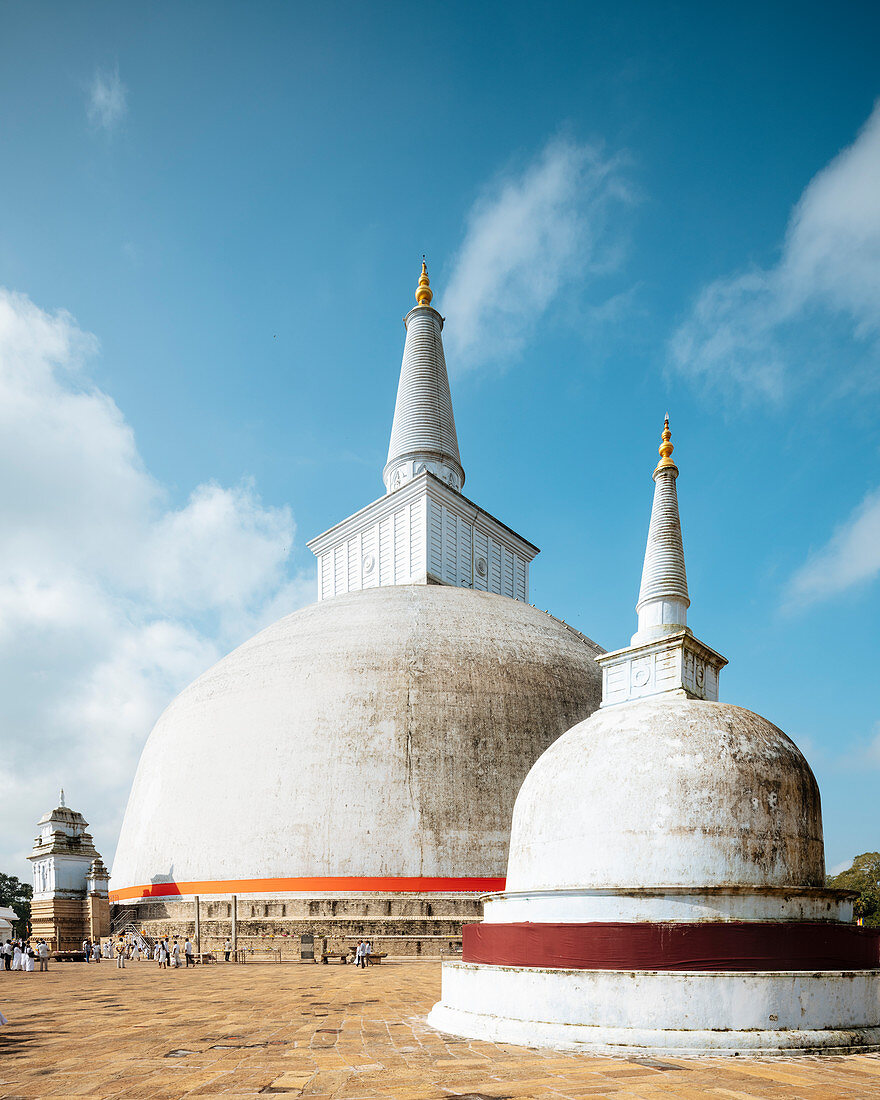 Ruwanweli Saya Dagoba (Golden Sand Stupa), Anuradhapura, UNESCO World Heritage Site, North Central Province, Sri Lanka, Asia