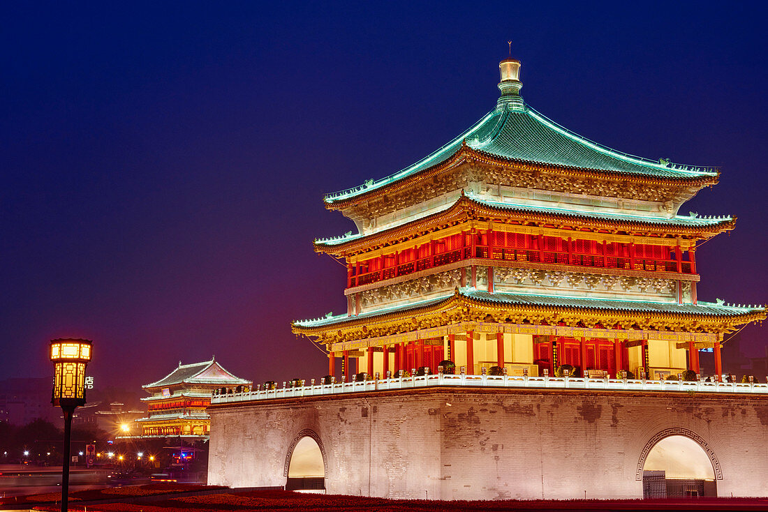 Glockenturm aus dem 14. Jahrhundert, 1739 von den Qing umgebaut, Provinz Xian, Shaanxi, China, Asien