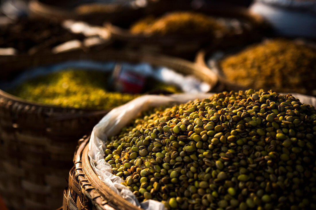 Obst- und Gemüsemarkt bei Pindaya, Shan State, Myanmar (Birma), Asien