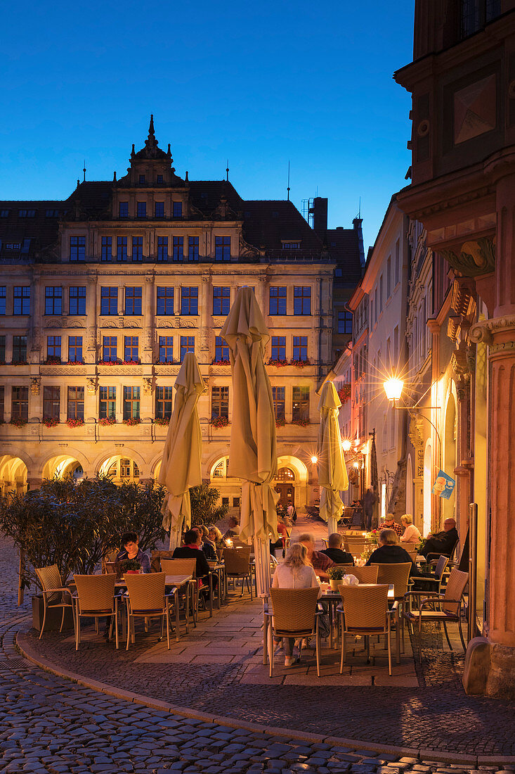 Restaurant am Untermarktplatz mit neuem Rathaus, Görlitz, Sachsen, Deutschland, Europa
