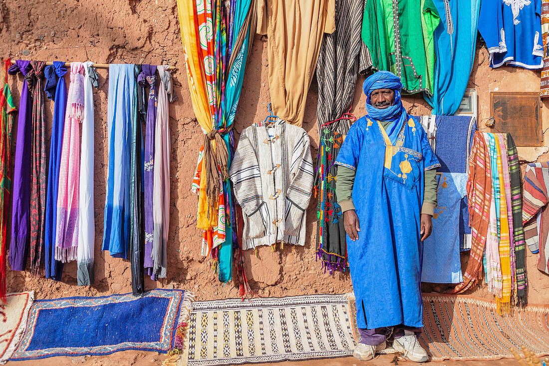 Berber selling souvenirs, Ait-Benhaddou, Morocco, North Africa, Africa