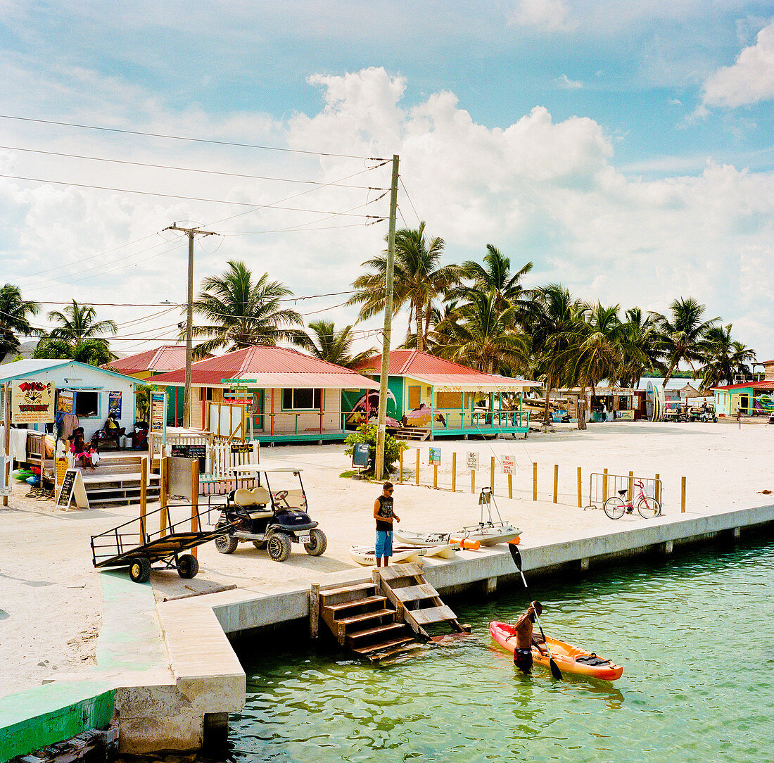 Kajakfahrer, Belize District, Belize Kayak fährt