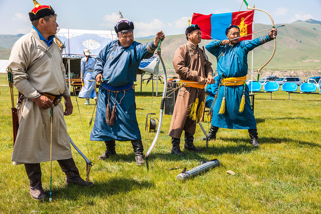 Bogenschießen beim Naadam-Festival, Bulgan, Zentralmongolei, Mongolei