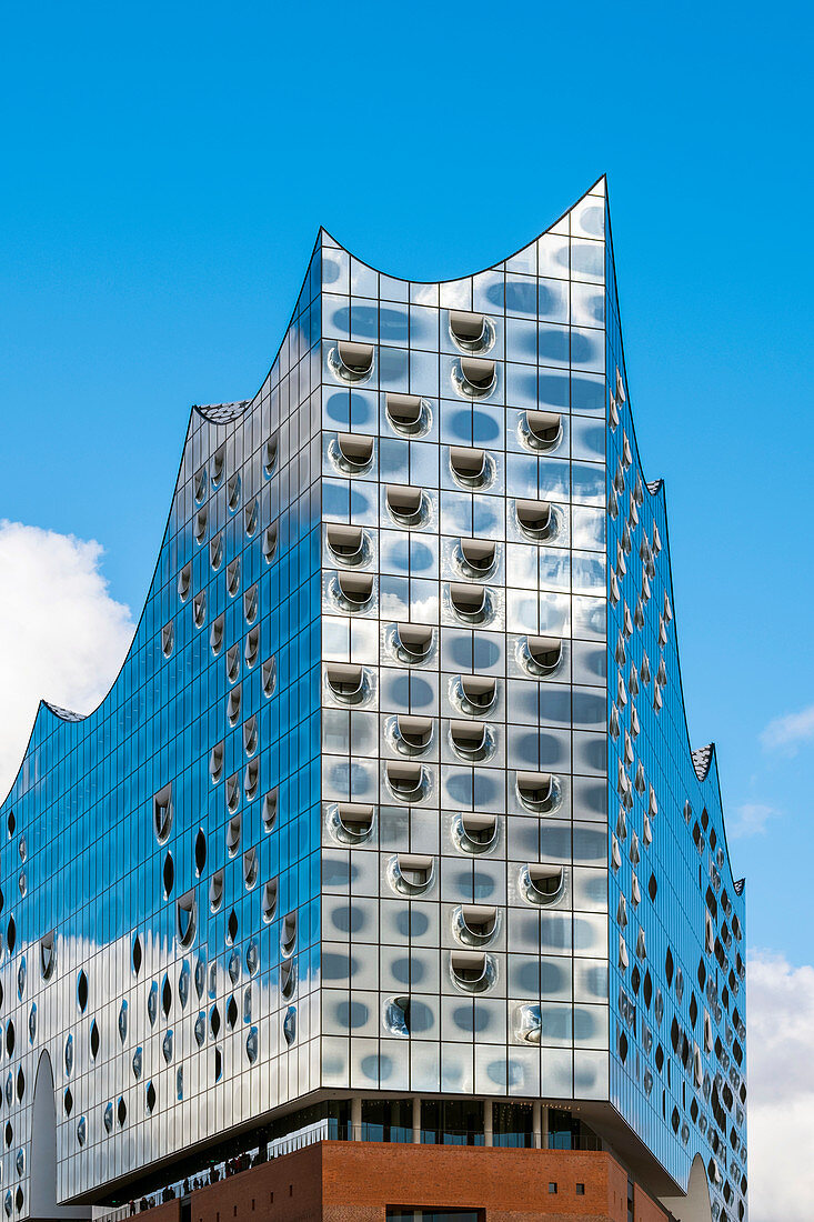 Glasfassade der Elbphilharmonie, Hamburg, Deutschland
