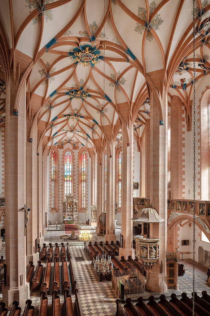 Mittelschiff mit Kreuzgewölbe in Sankt Annenkirche, UNESCO Welterbe Montanregion Erzgebirge, Annaberg, Sachsen
