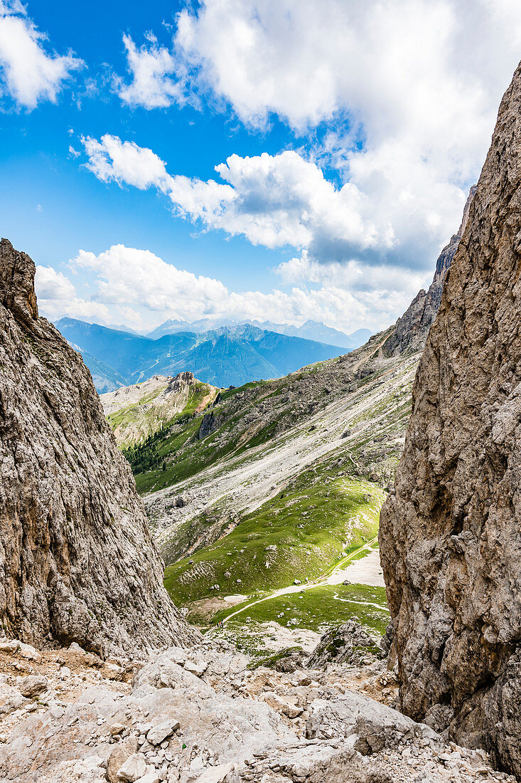 Wanderweg in Richtung Rotwandhütte, Karersee, Rosengartengruppe, Dolomiten, Trentino, Südtirol, Alto Adige, Italien