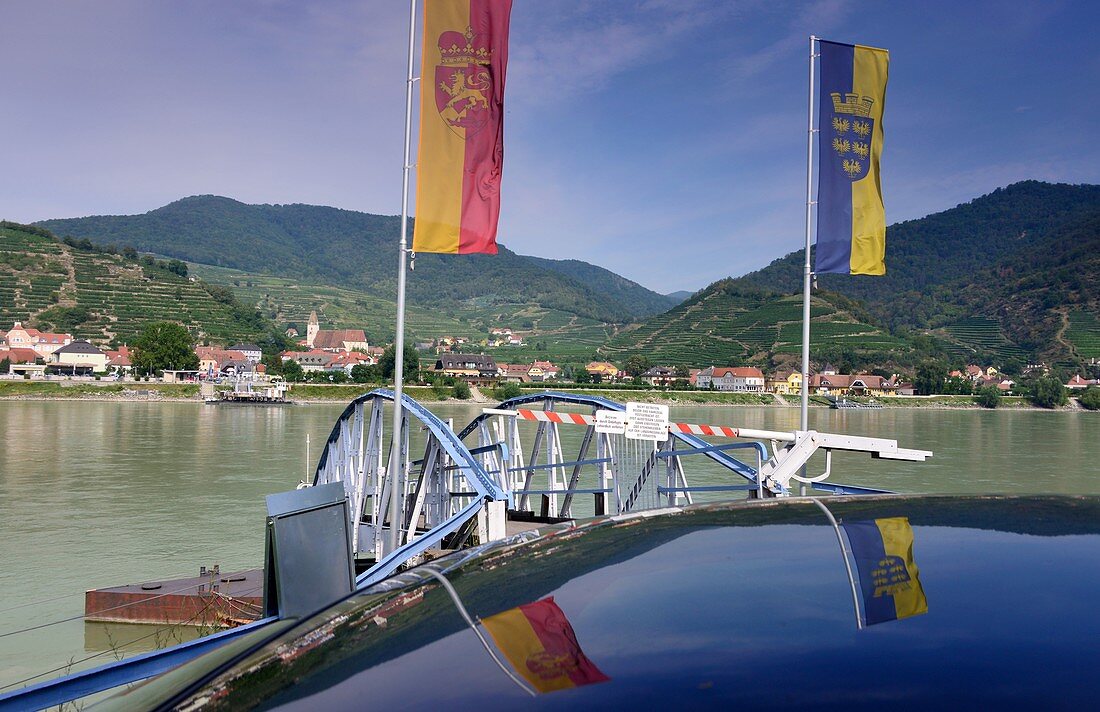 Fähre bei Spitz an der Donau in der Wachau, Niederösterreich, Österreich