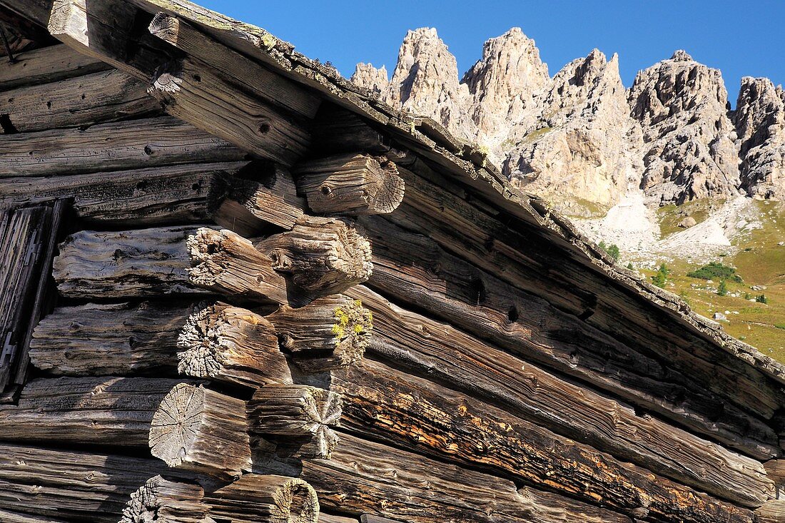 Hütte am Grödner Joch, Dolomiten, Südtirol, Italien