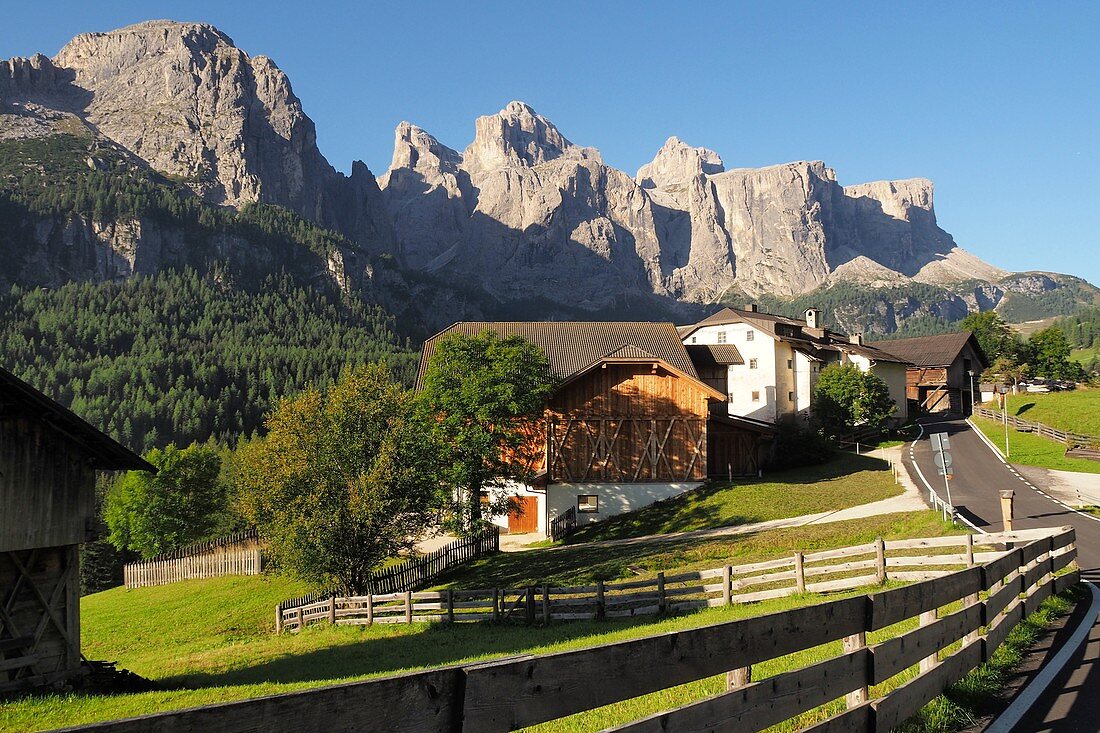 Bauernhof in Colfosco, Alta Badia, Dolomiten, Südtirol, Italien
