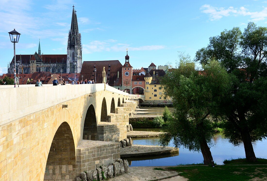 Dom und Steinerne Brücke, Regensburg, Bayern, Deutschland