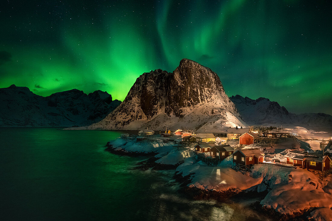 Aurora Borealis (Northern Lights) above Rorbuer fishermen's huts, Hamnoy, Moskenesoya, Lofoten Islands, Nordland, Norway, Europe