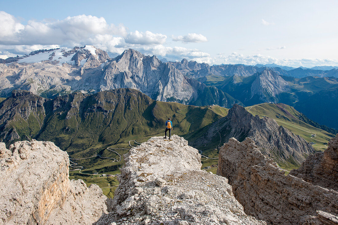 Hiking in the Dolomites along the E5 trail near Rifugio Lagazuoi, Belluno, Veneto, Italy, Europe