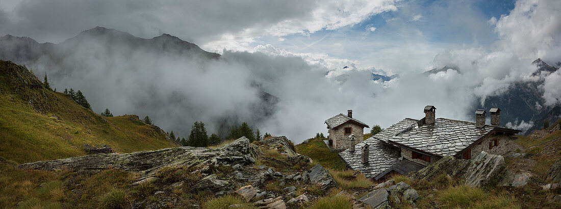 Steinhäuschen in der Nähe des Wanderwegs, Mont Blanc Trails, Bertone Refuge, Italien