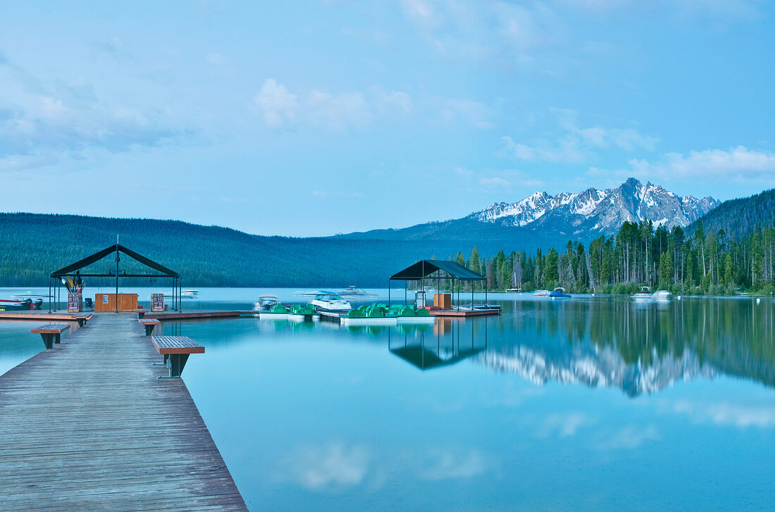 Holzsteg in einem Lodge Resort, Idaho, Vereinigte Staaten von Amerika