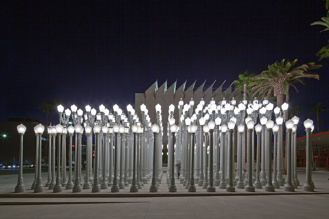 Künstlerisch gestaltete, moderne Straßenlaternen, Los Angeles, Kalifornien, Vereinigte Staaten von Amerika