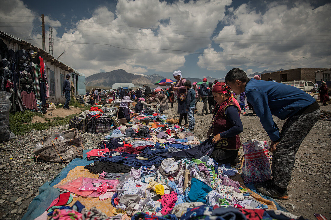 Wochenmarkt in Sary Mogul, Kirgistan, Asien