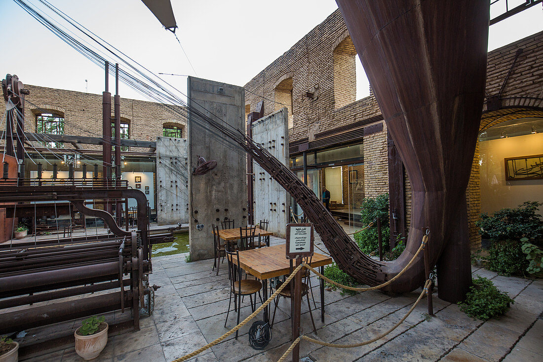 Kunstgalerie und Café in Schiras, Iran, Asien
