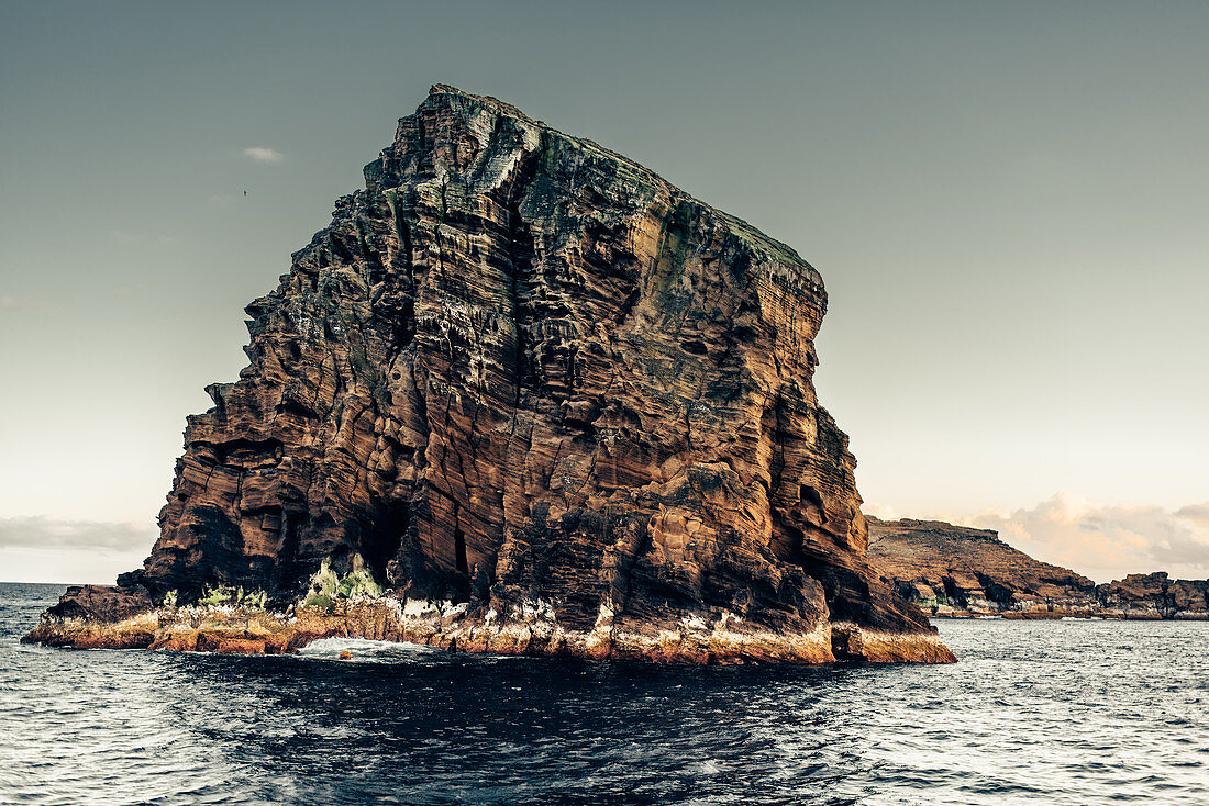 Felsblock bei Madalena vor der Insel Pico, Azoren, Portugal, Atlantischer Ozean, Atlantik