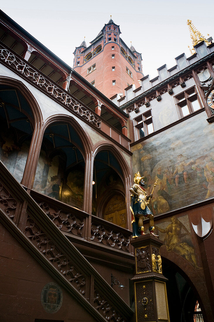 Blick vom Innenhof auf den Rathausturm, Rathaus von Basel, Schweiz