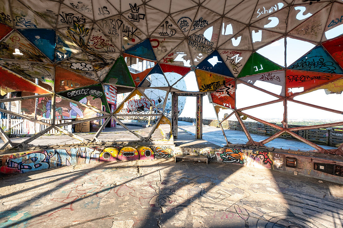 Bild von der Innenseite der Radarkuppel der ehemaligen Abhörstation auf dem Teufelsberg, Grunewald; Berlin; Deutschland;