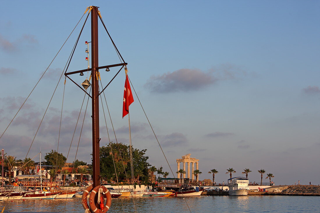 Apollo-Tempel am Hafen von Side, Türkische Riviera, Türkei