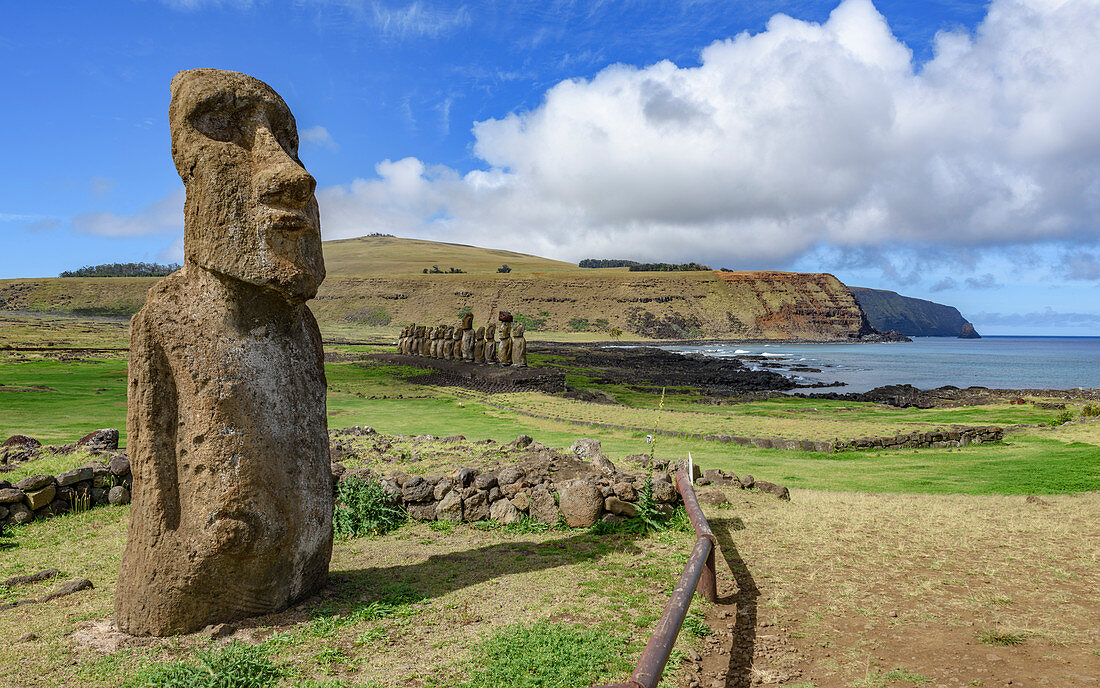 Moai-Statuen, Ahu Tongariki, Osterinsel, Chile