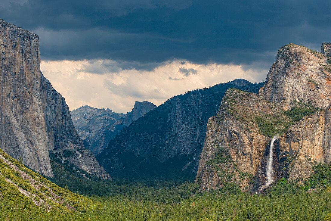 EL Capitan, Bridal Veil Falls (Brautschleierfälle), Yosemite Valley, Yosemite Nationalpark, Kalifornien
