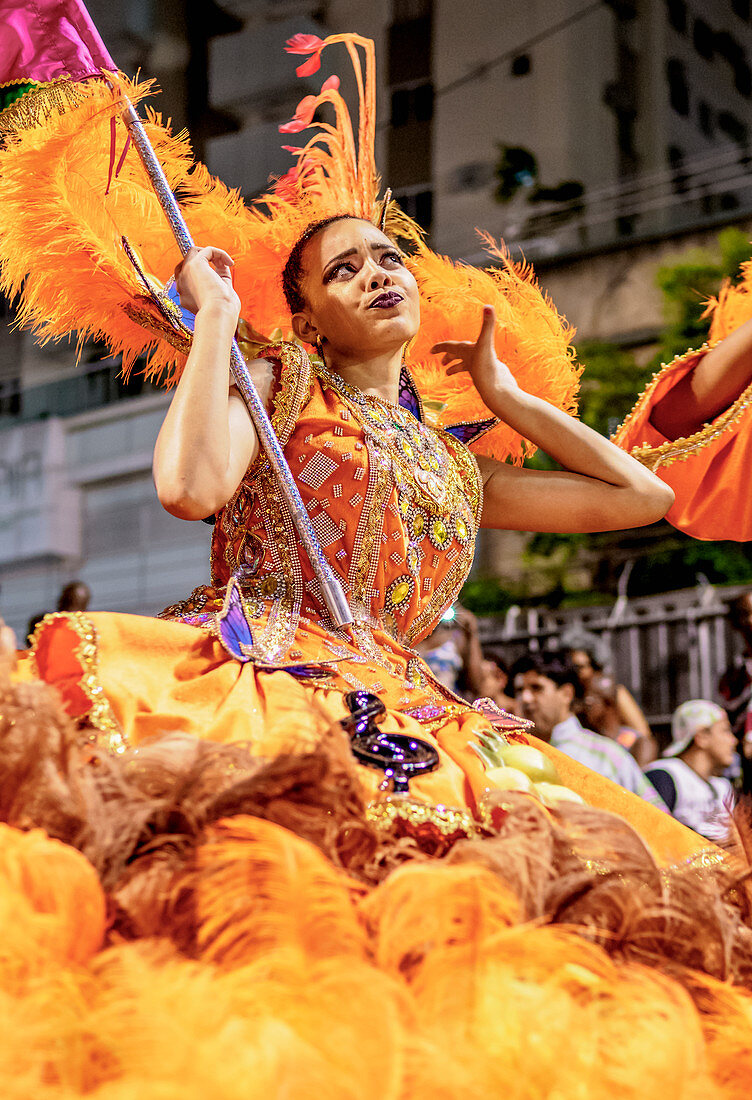 Samba-Tänzer bei der Karnevals-Parade in Niteroi, Staat Rio de Janeiro, Brasilien, Südamerika