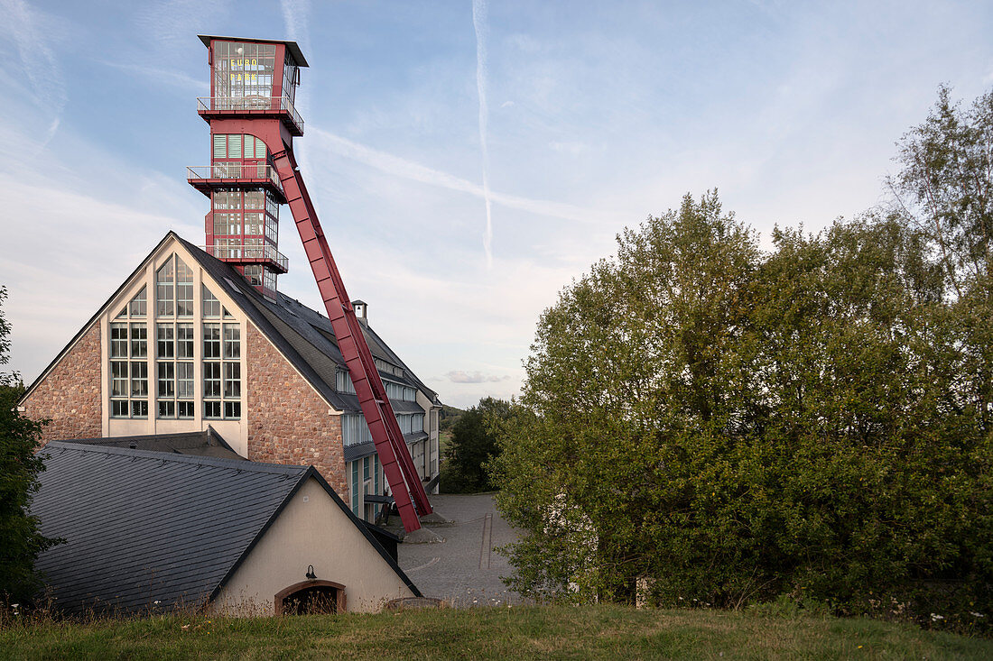 Förderturm am Arno-Lippmann Schacht, UNESCO Welterbe Montanregion Erzgebirge, Altenberg-Zinnwald, Sachsen