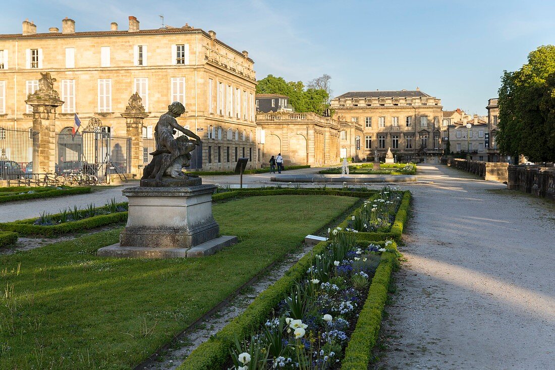 Frankreich, Gironde, Bordeaux, UNESCO-Weltkulturerbe, Jardin Public von 1746, entworfen vom Landschaftsarchitekten Jacques Ange Gabriel, Statue Youth and Chimera von Granet