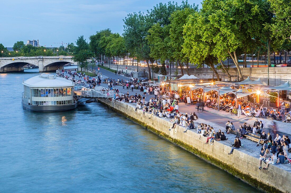 Seine-Ufer am Quai d'Orsay, UNESCO Weltkulturerbe, Paris, Frankreich, Binnenschiff Rosa Bonheur