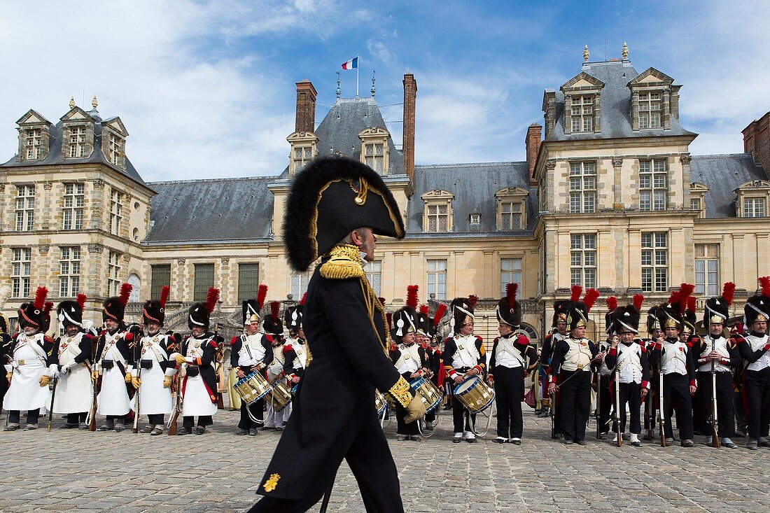 Frankreich, Seine et Marne, Fontainebleau, Schloss von Fontainebleau, das von der UNESCO zum Weltkulturerbe ernannt wurde, Wiederherstellung der Geschichte anlässlich des 200. Jahrestages des Abschieds Napoleons des Ersten in Fontainebleau