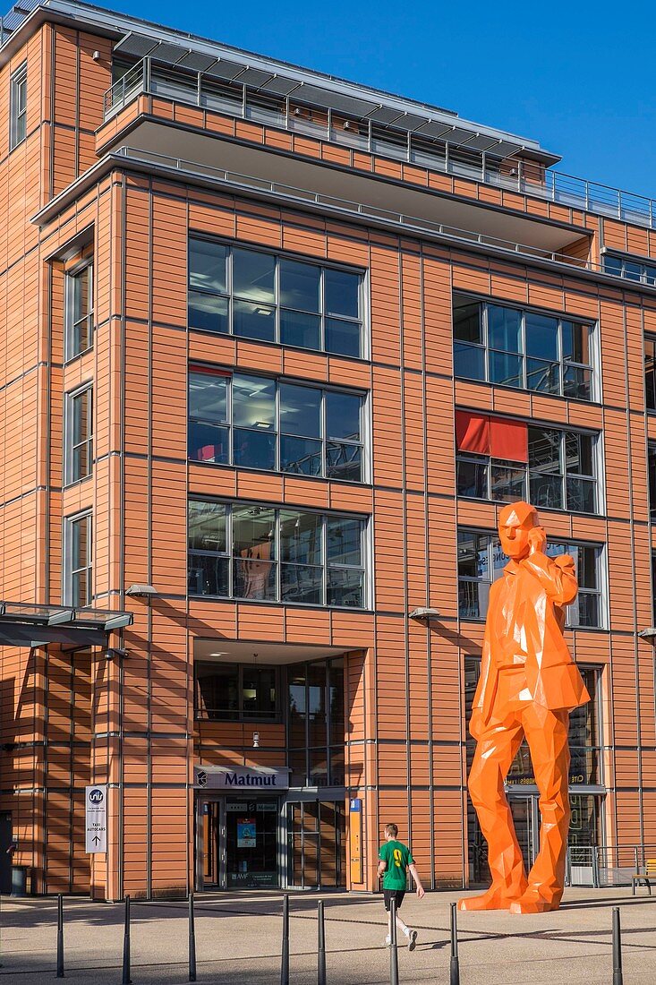 France, Rhone, Lyon, la Cite Internationale, between the Rhone and Parc de la Tete d'Or, business and residential area by the architect Renzo Piano, statues Les Habitants by Xavier Veilhan