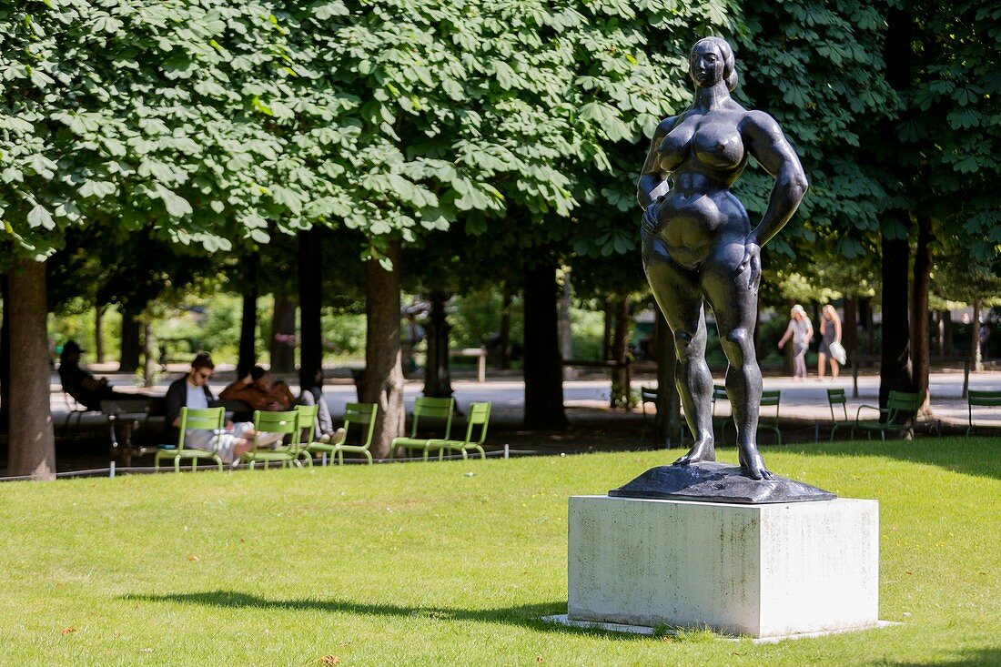 Frankreich, Paris, Weltkulturerbe der UNESCO, Tuilerien-Gärten, 1914 unter Denkmalschutz gestellt Skulptur Standing Woman 1932 von Gaston Lachaise