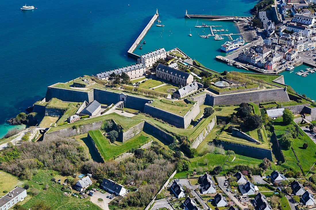 Frankreich, Morbihan, Belle Ile und Mer, Le Palais, Zitadelle von Vauban und Hafen (Luftaufnahme)