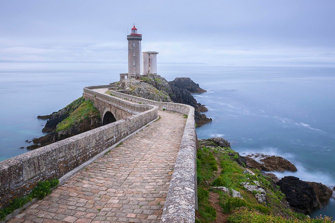 Frankreich, Finistère, Iroise-See, Goulet von Brest, Plouzane, Pointe du Petit Minou, Leuchtturm Petit Minou