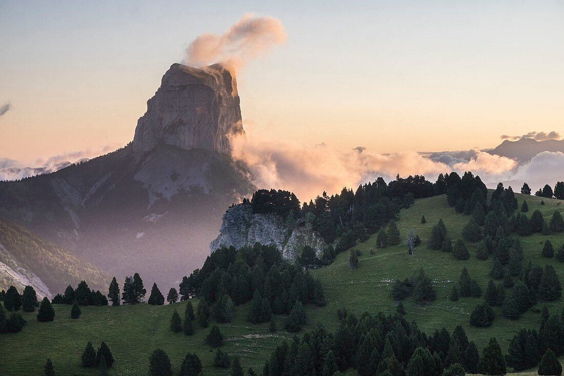 Frankreich, Isere, Regionaler Naturpark Vercors, Mont Aiguille (Höhe: 2086 m) vom Vercors Hochland