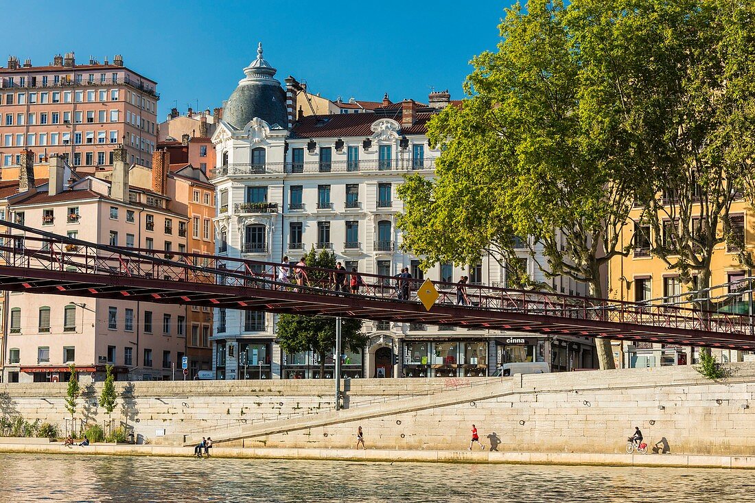France, Rhone, Lyon, historical site listed as World Heritage by UNESCO, quay and footbridge Saint-Vincent over the river Saône and the district of the Croix Rousse