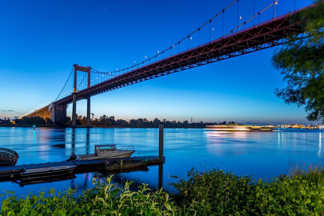 France, Gironde, Bordeaux, the Aquitaine Bridge is a suspension bridge on the Bordeaux ring road, it was designed by architect Jean Fayeton