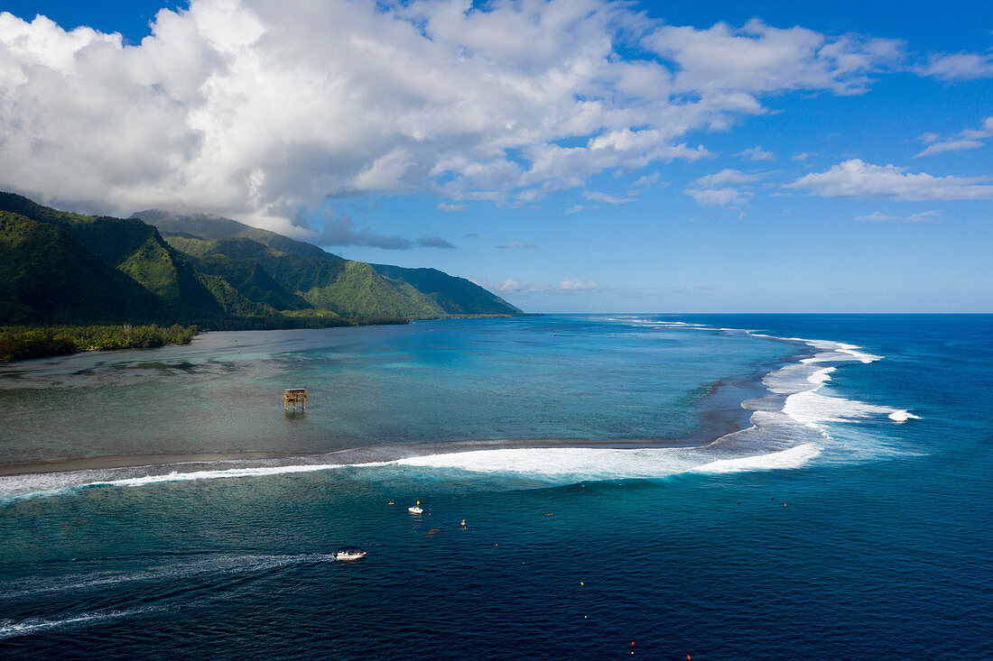 Luftaufnahme von Teahupoo, Tahiti, Französisch-Polynesien
