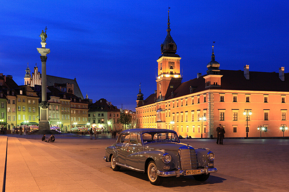 Castle Square, historic square in front of the Royal Castle, the former official residence of Polish monarchs, Sigismund's Column from 1644, old town, Warsaw, Mazovia region, Poland, Europe