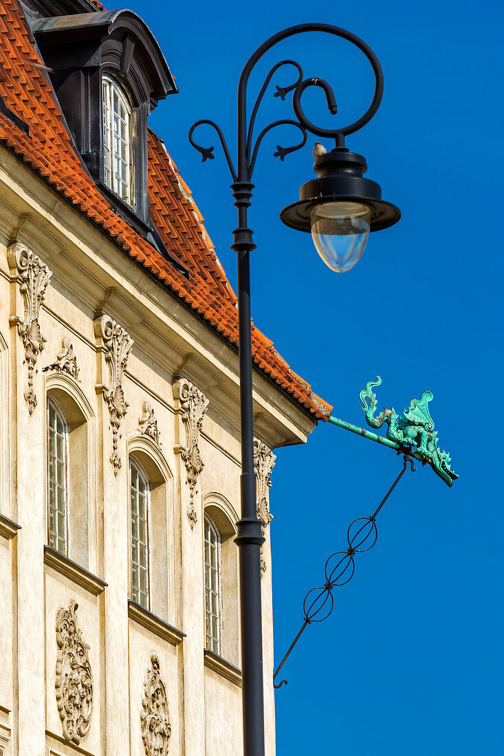 Krakowskie Przedmiescie street, corner of Castle square, architecture detail and gargoyle in the form of basilisk, old town, Warsaw, Mazovia region, Poland, Europe\n\nWarszawa, Mazowieckie\nStare miasto, bazyliszek, plac zamkowy\n