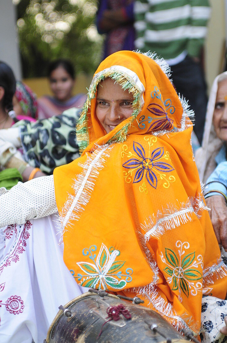 Nandgoan, Nandagram, Vrindavan, Uttar Pradesh, Indien, Frau auf Schulveranstaltung